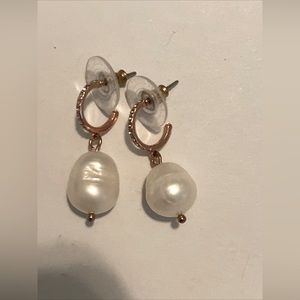 Stella & Dot Modern Bohemian Pearl Huggies Rose Gold Earrings
